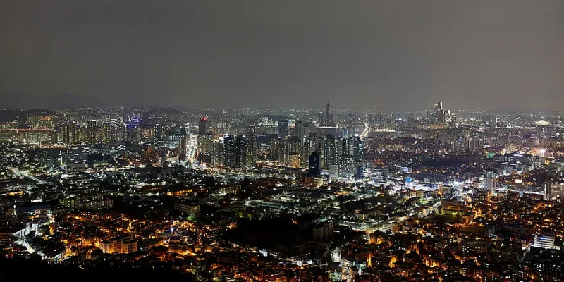 Sunbirds and Struggling Neighbors: South Korea's Winter Migration and the Class Fault Lines It Exposes
